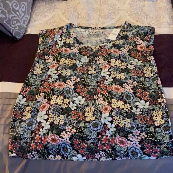 Loft shirt with cap sleeves - Picture 2 of 3